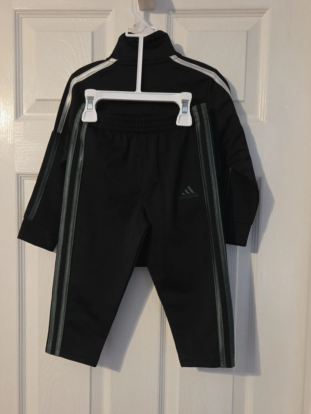 NWT adidas Kids Black & Dark Green Sweatpants Jogger Set 2T